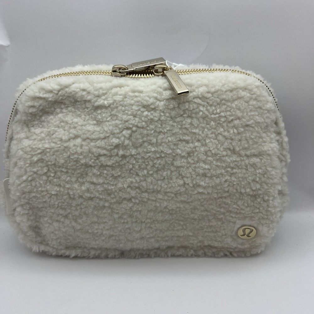 Lululemon Everywhere Fleece Belt Bag - Natural Ivory/Trench 2L New w/tag - Picture 2 of 12